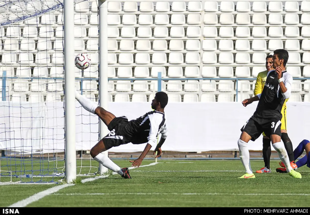 عکس/ این توپ گل شده است؟