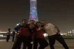 عکس / سلفی فولادی ها در کنار برج زیبای دوحه