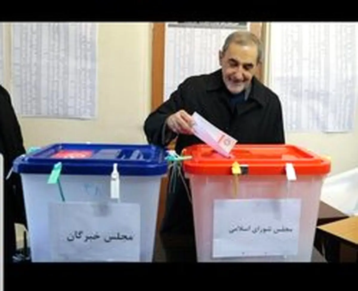 تصویر علی‌اکبر ولایتی پای صندوق رأی