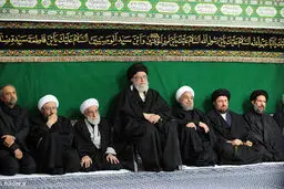 حضور سیاسیون در مراسم عزاداری شام غریبان امام حسین(ع) در محضر رهبر انقلاب؛ از روحانی و سیدحسن خمینی تا ناطق نوری و سردار سلیمانی