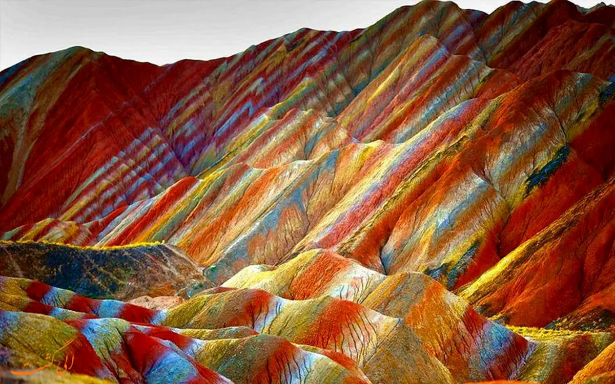 تصاویری زیبا و دل انگیز از کوهستانی رنگارنگ در چین