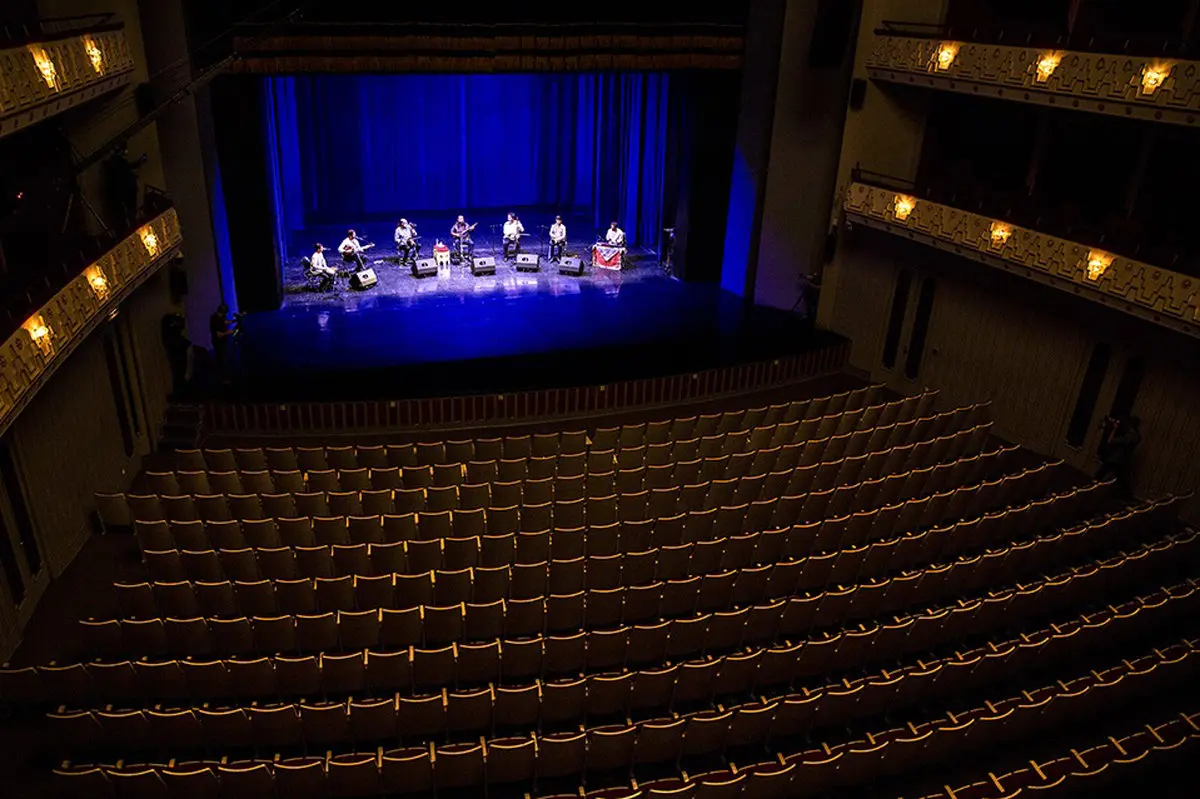 کنسرت پرواز همای در سالن خالی! + عکس