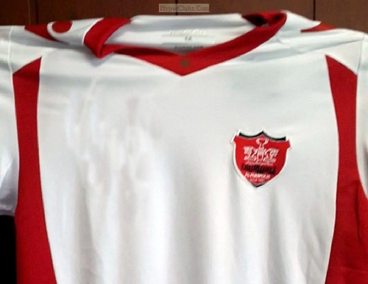 موضع نامشخص پرسپولیس در خصوص اسپانسر جنجالی؛ آرمی که هست و سانسور می‌شود!+ تصاویر