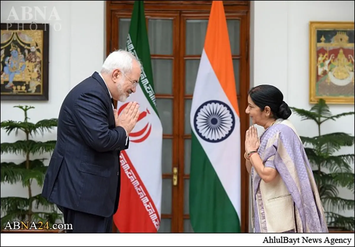 احترام هندی ظریف به همتای خود/عکس