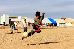 تفریحات کودکان عراقی در مناطق جنگی/عکس