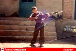 عکس/ وقتی تفنگ از ده‌نمکی بزرگتر بود