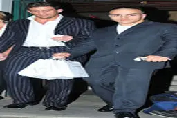 روش اثبات پولدار بودن به سبک یک محافظ شخصی/ تصاویر