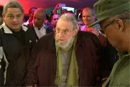 حضور کاسترو در انظار عمومی پس از ۳ ماه/عکس