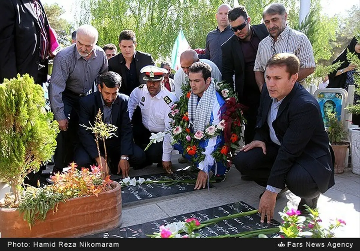 مقصد قهرمان وزنه برداری در بدو ورود به زادگاهش/عکس