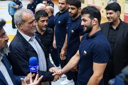  حال و هوای تازه کمپ کشتی: دکتر قول طلا گرفت!