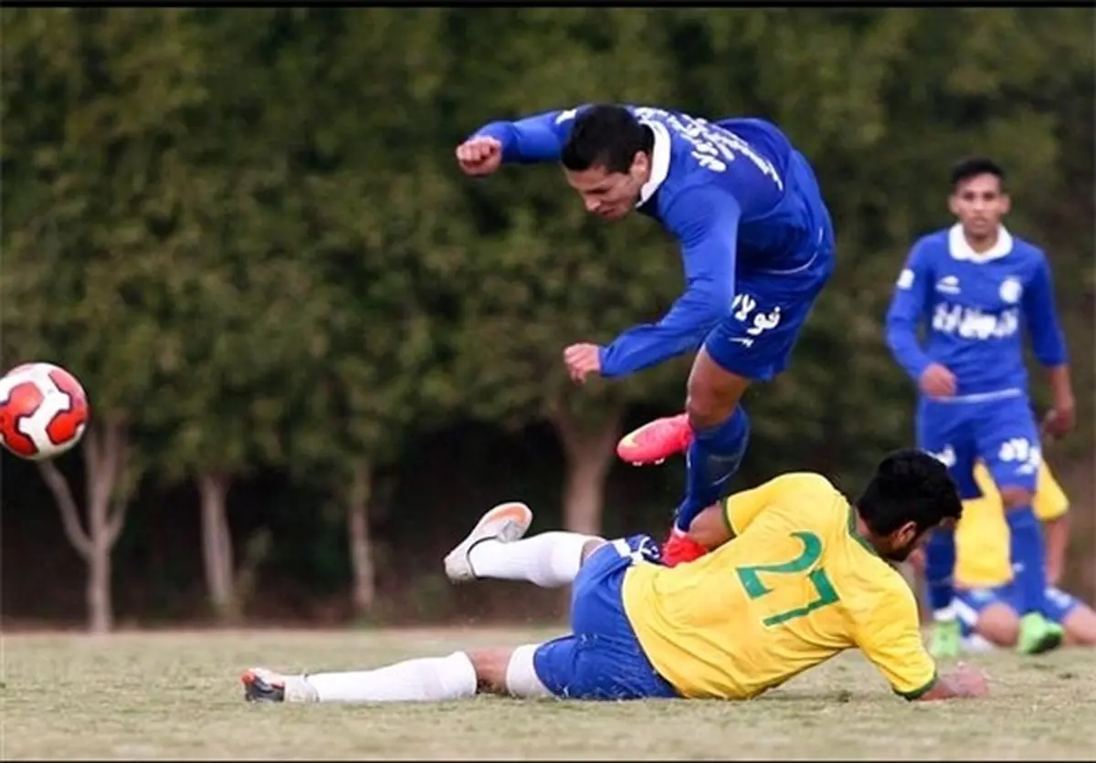 رباط خارجی هافبک استقلال پاره شد