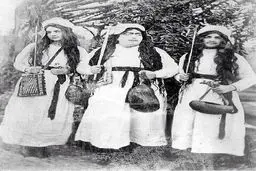 دختر ناصرالدین شاه در لباس درویشی+ عكس