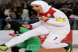 شادی بازیگر زن در لباس تیم ملی فوتبال/ عکس