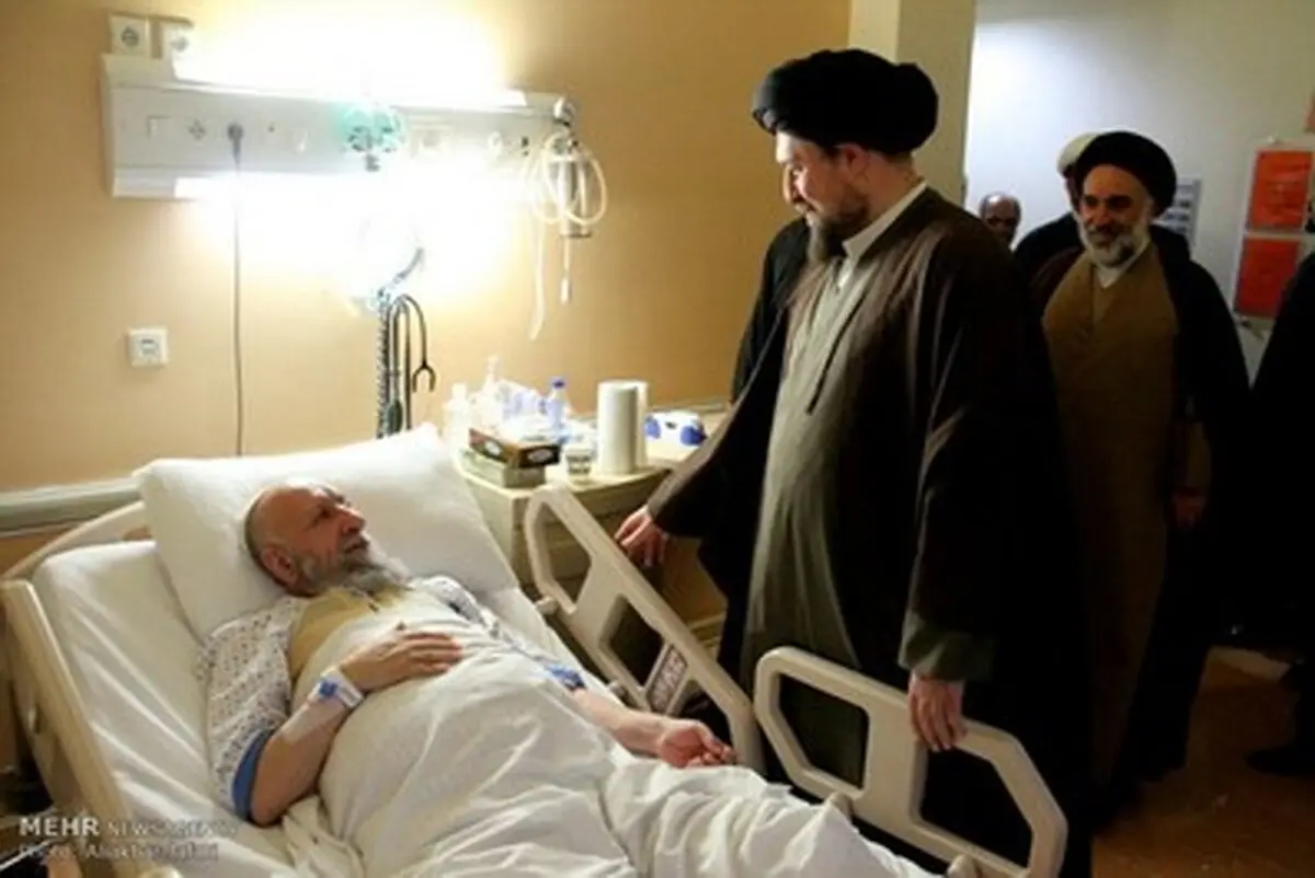 عیادت جمعی از مسئولین از آیت الله نورمفیدی/تصاویر