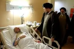 عیادت جمعی از مسئولین از آیت الله نورمفیدی/تصاویر
