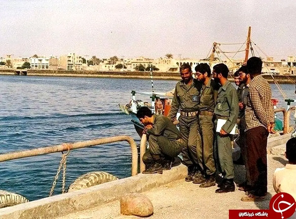 تصویر دیده نشده‌ از حاج قاسم در سواحل خلیج فارس