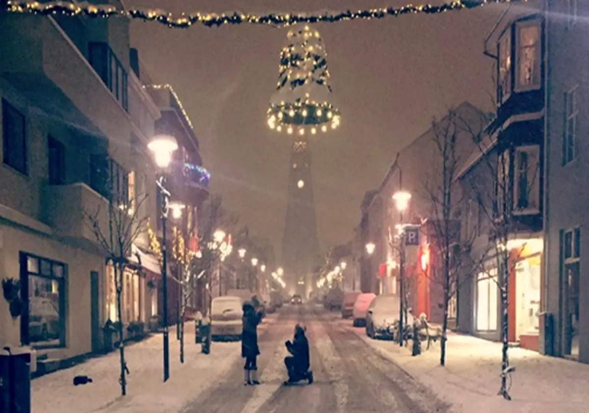 شکار لحظه خواستگاری وسط خیابان + تصویر