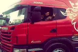 ماشین جدید سحر قریشی + عکس