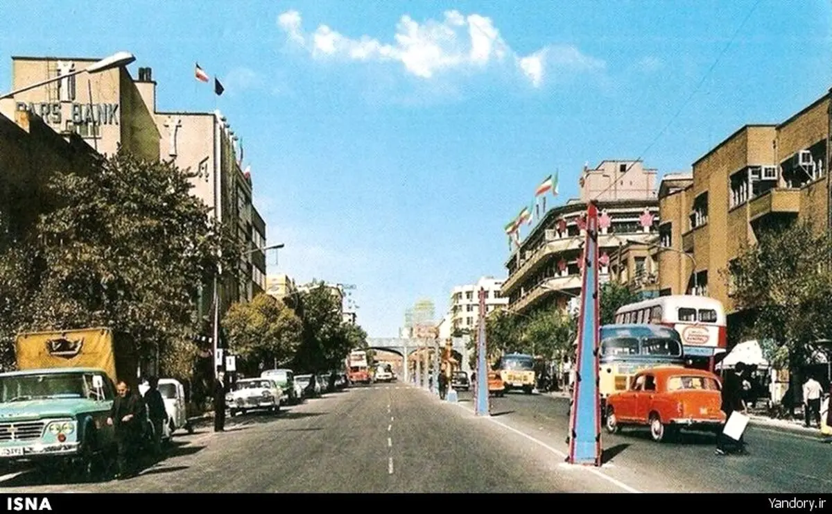 خیابان سعدی در دهه 40 / عکس