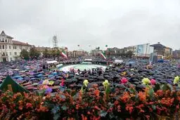 تصویری زیبا از راهپیمایی مردم رشت / عکس