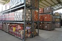 قفل انبار دپو موادغذايی قاچاق در اهواز شکسته شد