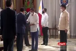 اتفاق جالب: رونمایی از مدل جدید دست دادن دیپلماتیک در دوران کرونا ! + فیلم