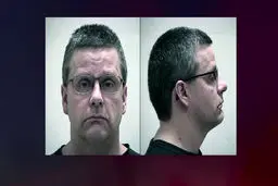 معلم یک مدرسه ابتدایی خارجی لباس ۳۰۰ دانش آموز را درآورد! / او می خواست عکس بگیرد + عکس