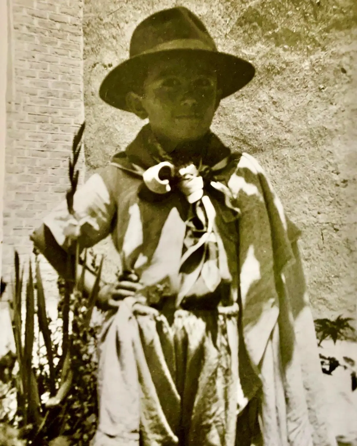 عکس بامزه از چهارسالگی رضا کیانیان با لباس زورو