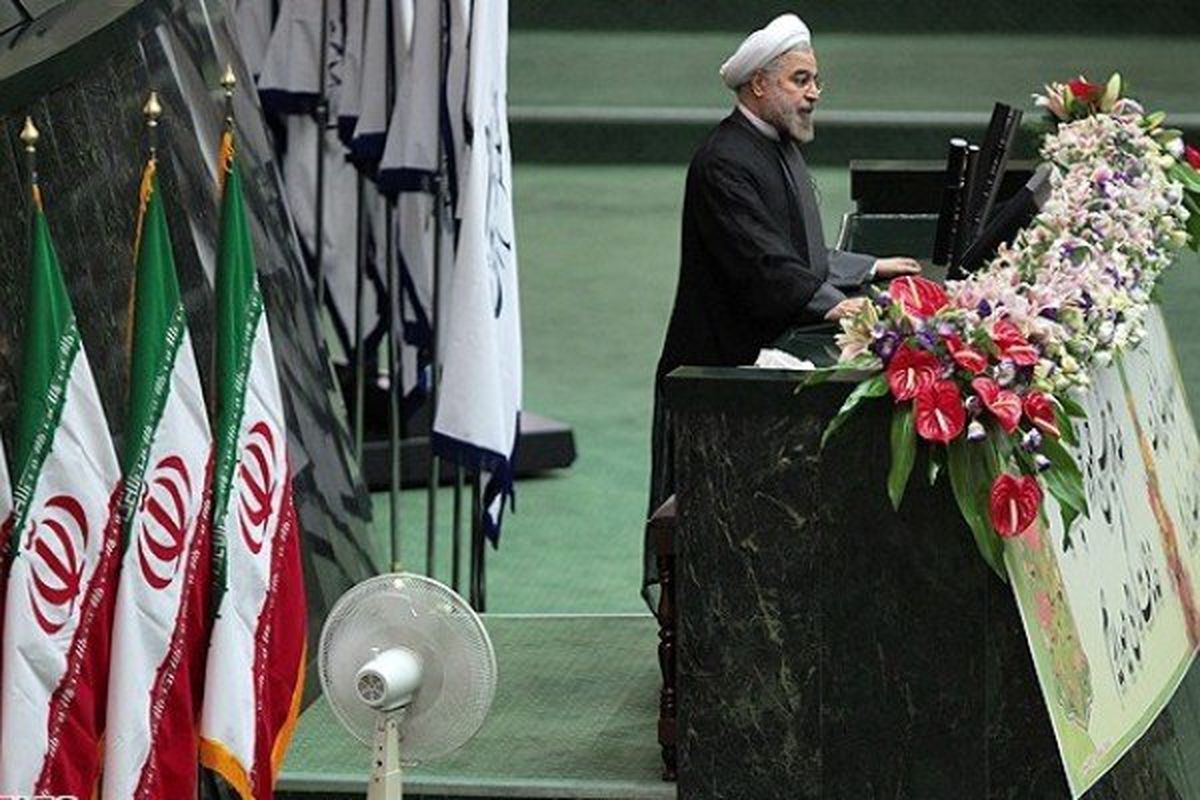 همه آنچه در مراسم تحلیف روحانی گذشت/ از حضور چهره های سیاسی، هنری و ورزشی تا عدم معرفی کابینه و رونمایی از تمبر یادبود مراسم تحلیف