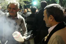 احمدی‌نژاد در جمع عزاداران نارمک/تصاویر