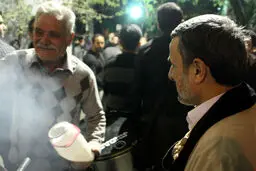 احمدی‌نژاد در جمع عزاداران نارمک/تصاویر