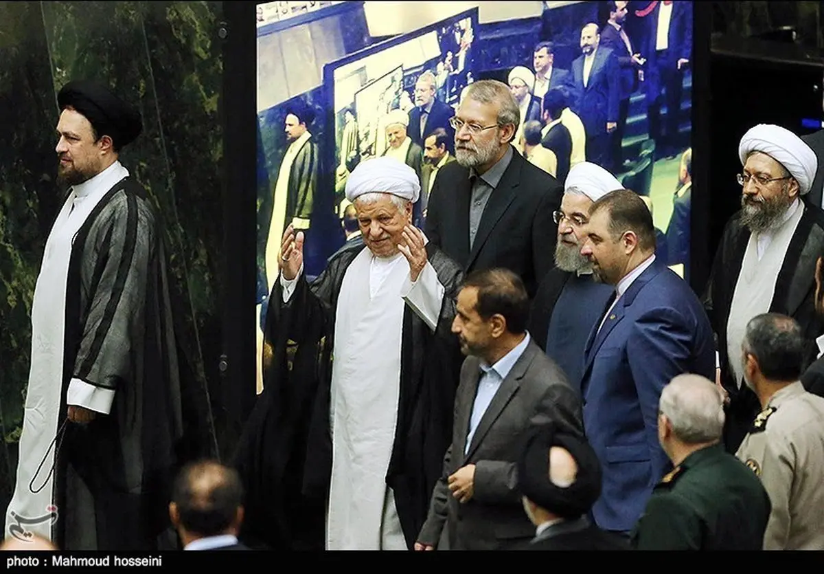 ژست همیشگی هاشمی در مجلس/ عکس