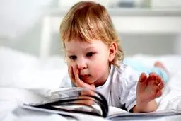 کتابخوانی برای کودکان با ۱۱ ترفندی که آنها را جذب کتاب می‌کند