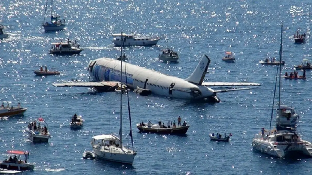 تصویر/ هواپیمایی که برای گردشگران غرق شد