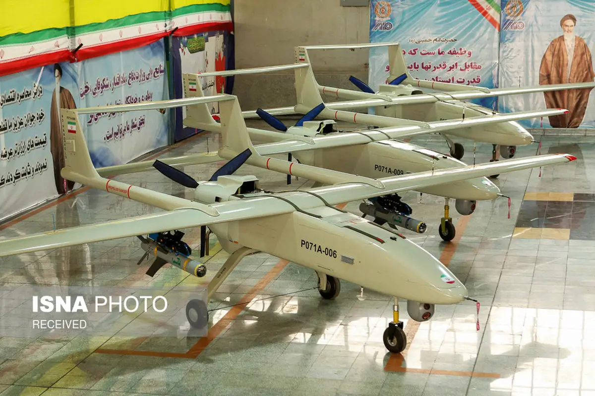 رونمایی از پهپاد تاکتیکی مهاجر مجهز به بمب هوشمند نقطه زن قائم/تصاویر