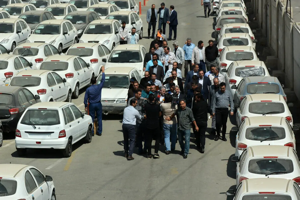 تصاویر / بازدید دادستان تهران از انبار خودروهای دپو شده سایپا