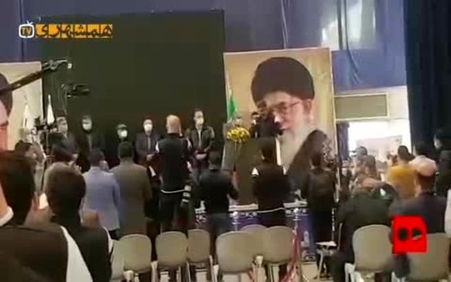 خوش حالی فردوسی پور بخاطر گرفتن جائزه از علی دایی +فیلم