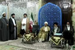 غبارروبی ضریح مطهر کریمه اهل بیت(س) توسط مراجع تقلید و علمای حوزه علمیه قم + تصاویر