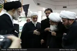 گفت‌وگوی آیت‌الله وحید خراسانی با فرزند مقام معظم رهبری/ عکس