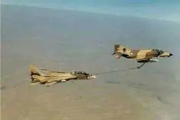 تصویر کمتر دیده شده از سوخت رسانی body to body با شرکت فانتوم F-4 و تامکت F-14 نهاجا