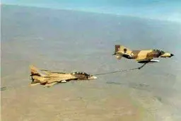 تصویر کمتر دیده شده از سوخت رسانی body to body با شرکت فانتوم F-4 و تامکت F-14 نهاجا