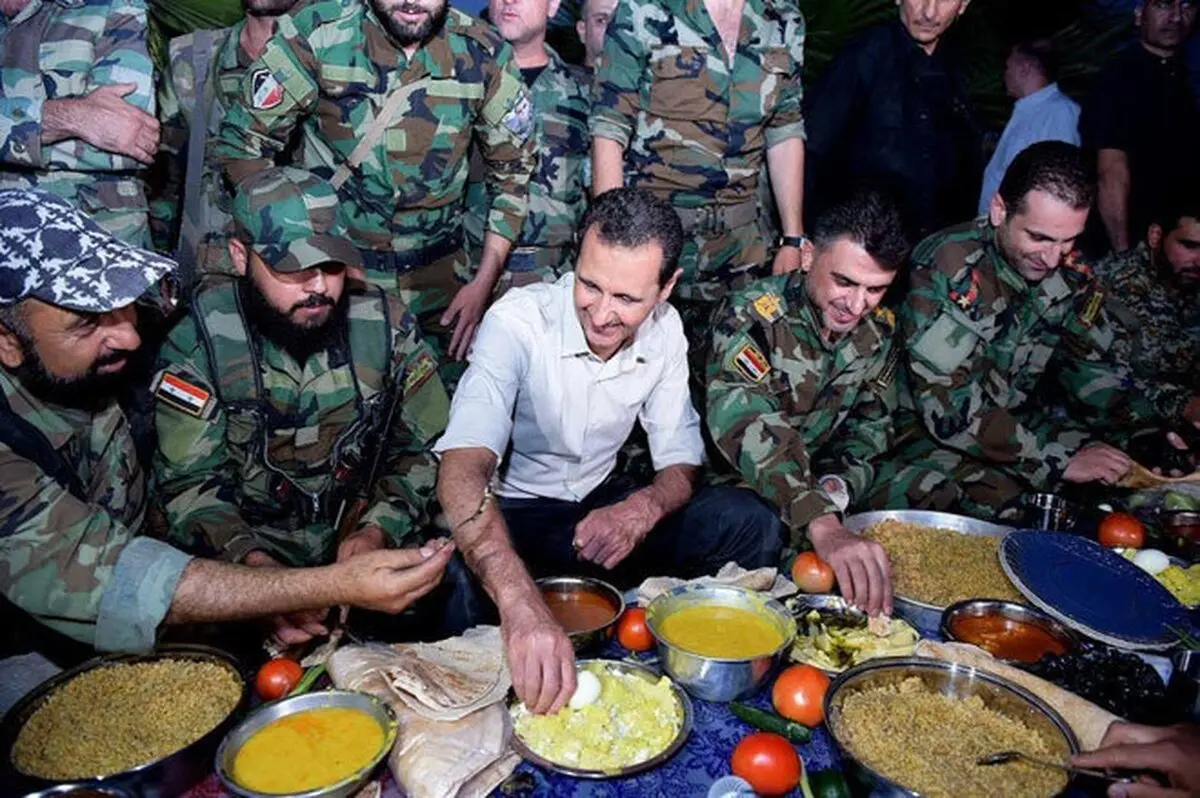 افطاری بشار اسد با سربازان سوری/عکس