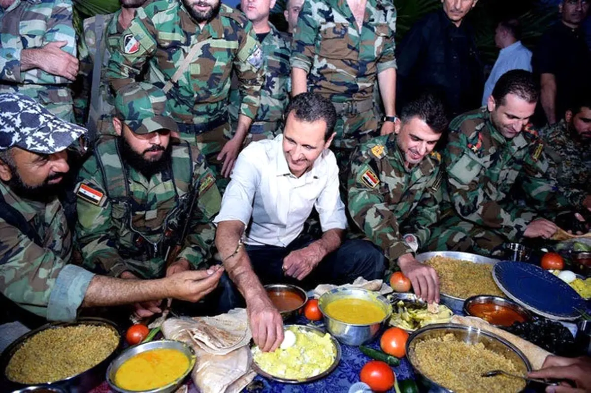 افطاری بشار اسد با سربازان سوری/عکس