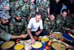 افطاری بشار اسد با سربازان سوری/عکس