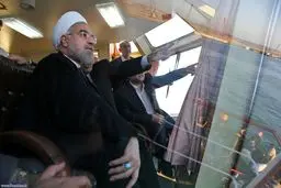 روحانی بر عرشه ناوشکن جماران/ عکس