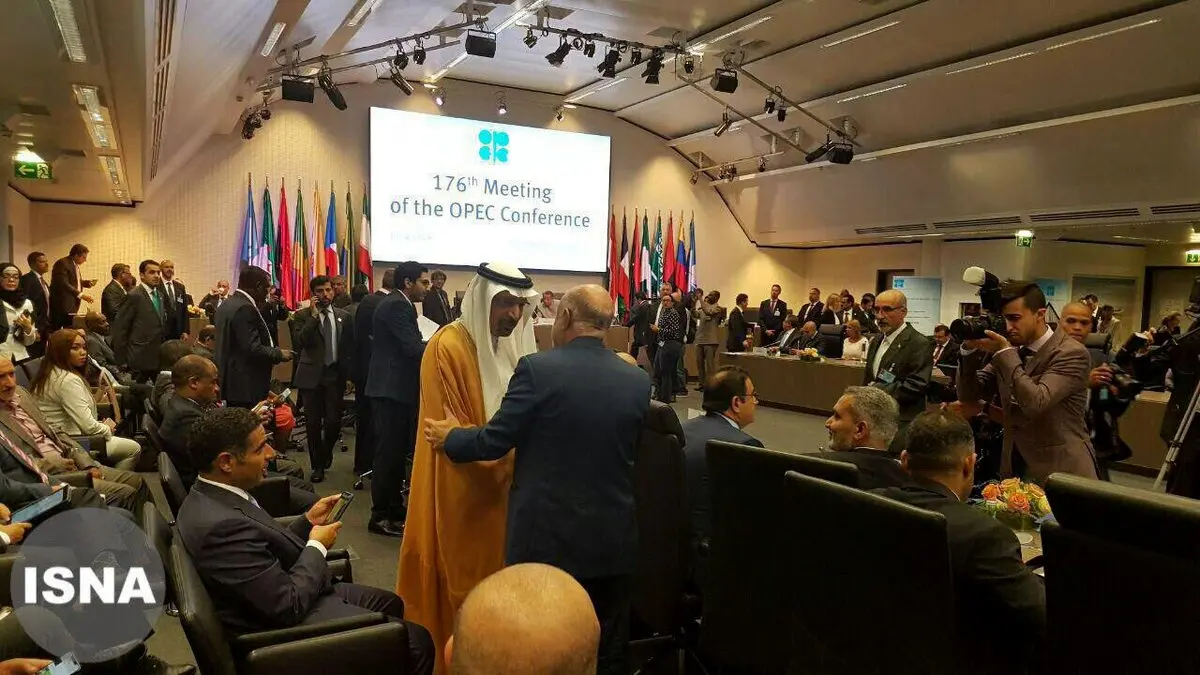 مصافحه زیر غبار کدورت!