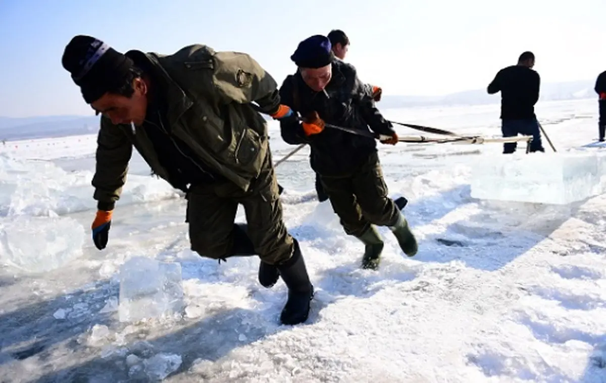 بریدن بلوک‌های یخی برای گردشگران چین‎ /تصاویر