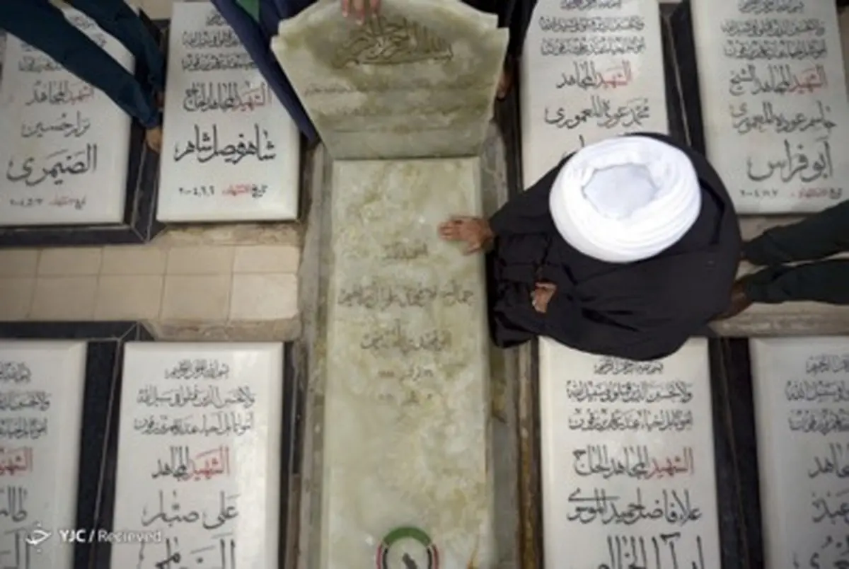 تصاویر| مزار همرزم سردار سلیمانی در وادی السلام