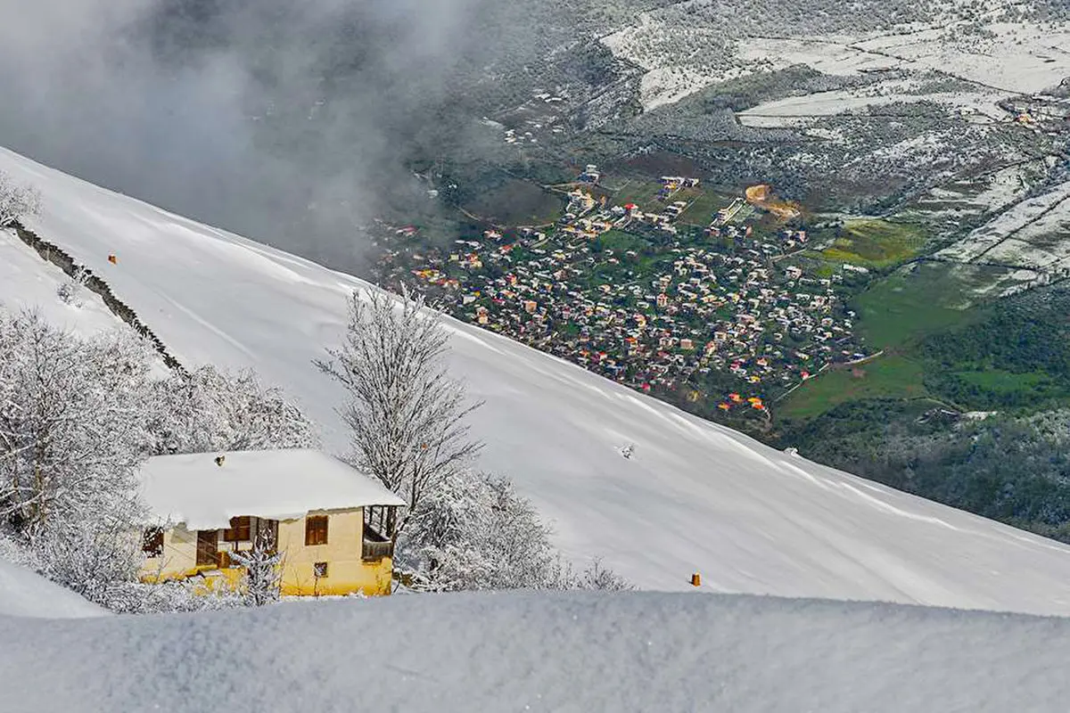 عکس / پیراهن سپید بر تن فیلبند!