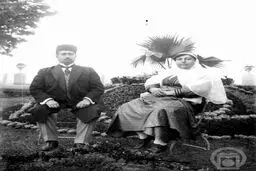 محمدعلی شاه و همسرش